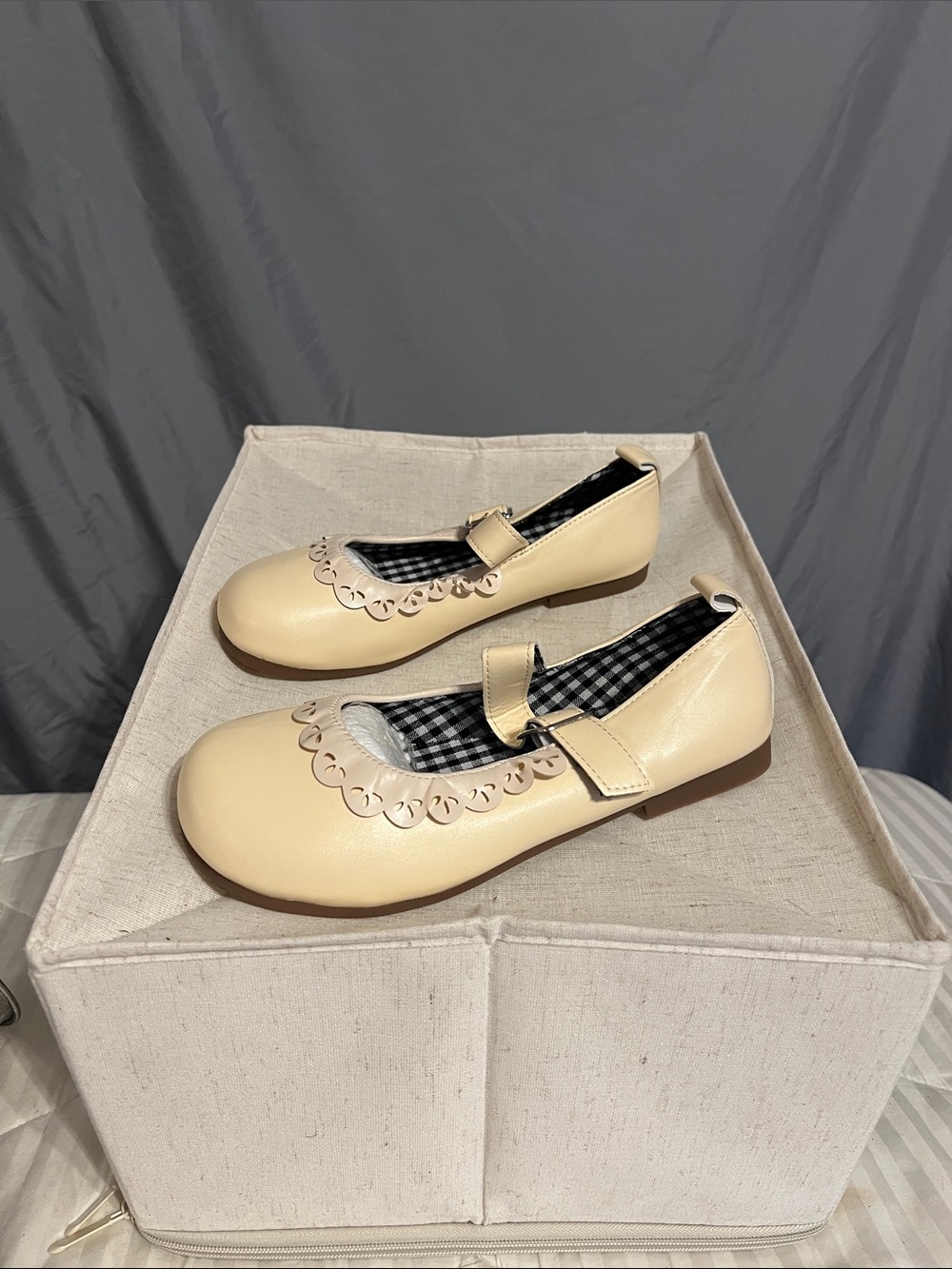 SHEIN Cream Scalloped Mary Jane Dress Shoes - Picture 2 of 4